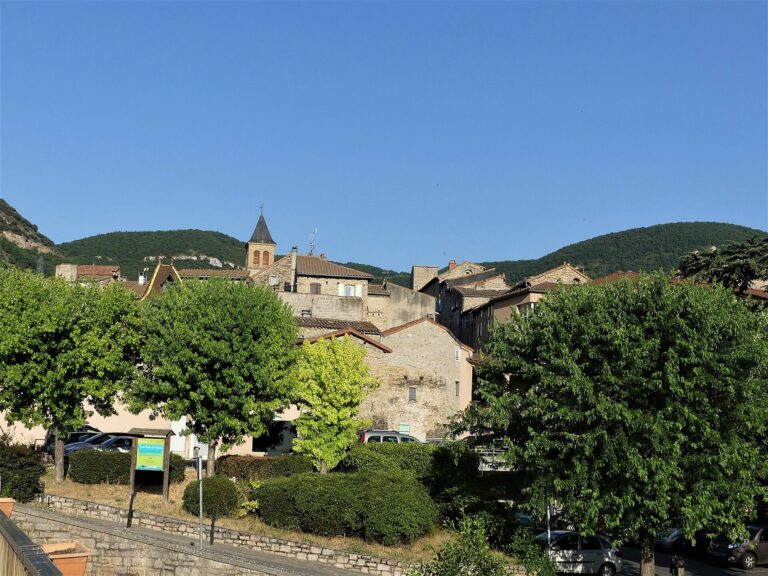 Saint-Georges-de-Luzençon (12100)